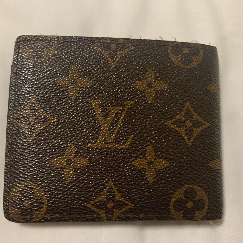 Louis Vuitton Men’s Monogram vintage wallet